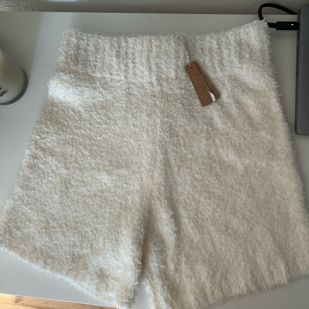 SKIMS Shorts - S/M